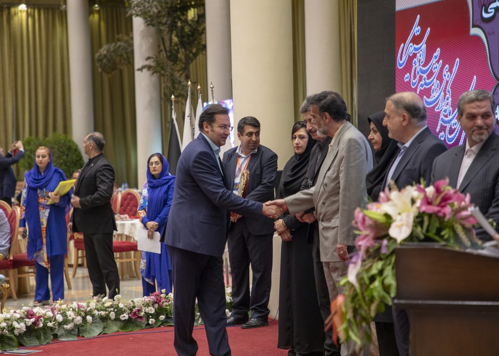 نشان مدیر سال
